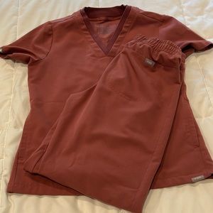 Mauve/pink Fig Scrubs size Small